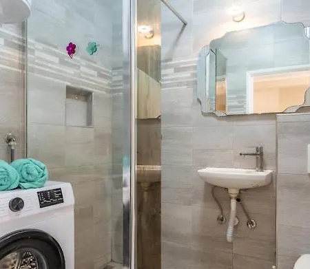 Apartament Lola 2 *