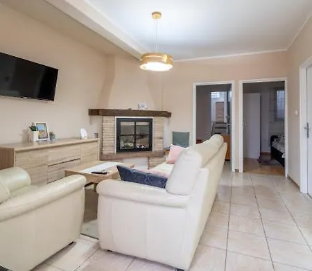 Apartament Lola 2 *